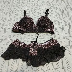 Bra and Undie set, cheetah, 32A and Size S
